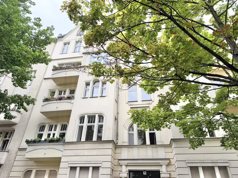 Schönes Altbau EG in gepflegtem Altbau - Anfragen bitte schriftlich — photo 1